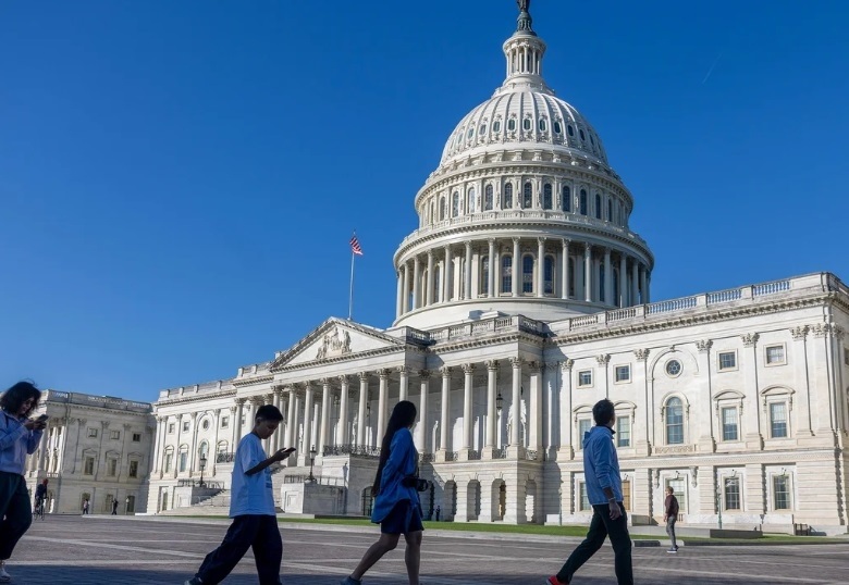 US Shutdown Crisis Deepens, President Trump Ready to Negotiate with Democrats on Healthcare